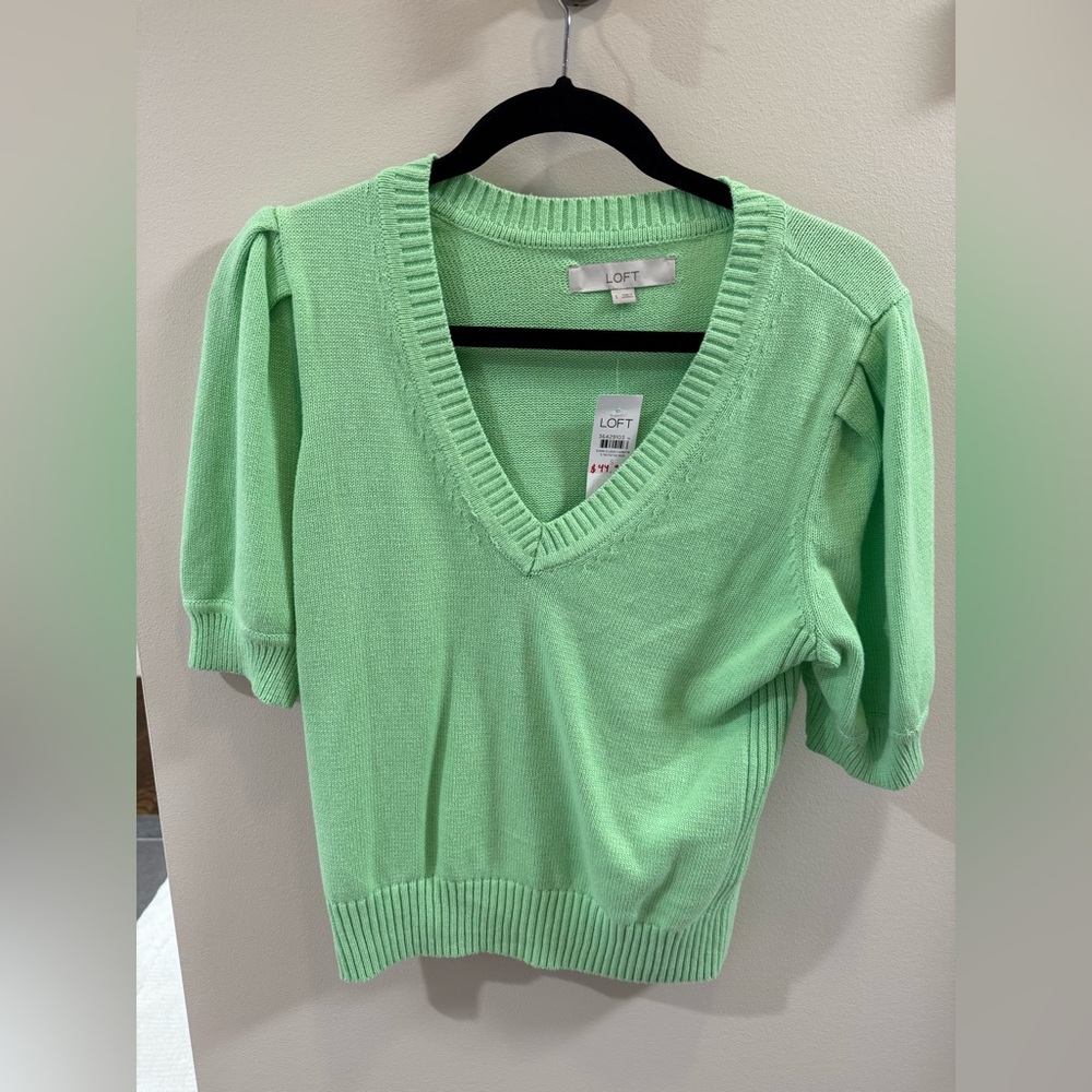 LOFT Mint V-Neck Knit Top - size, small & with tags!
